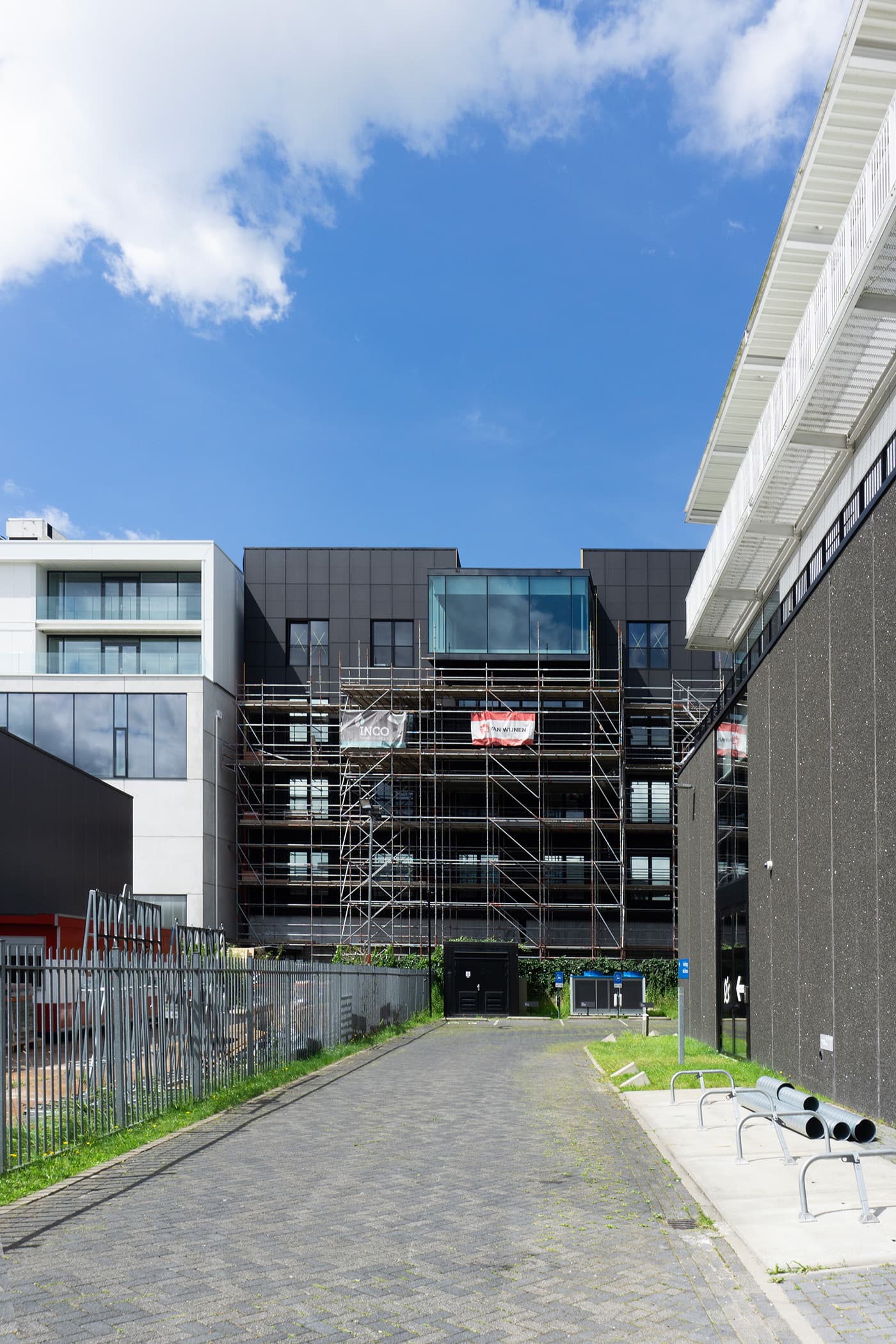 Matte Zwarte Zonnegevel voor Loft Office Amsterdam | Matte Black Solar Facade for Loft Office Amsterdam | Solarix