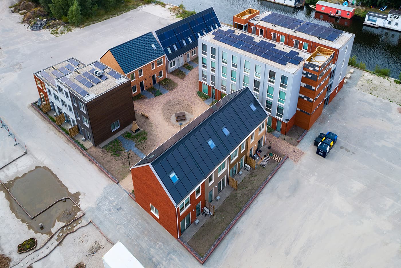 Zonnepanelen op gevel De Loskade Groningen | Solarix