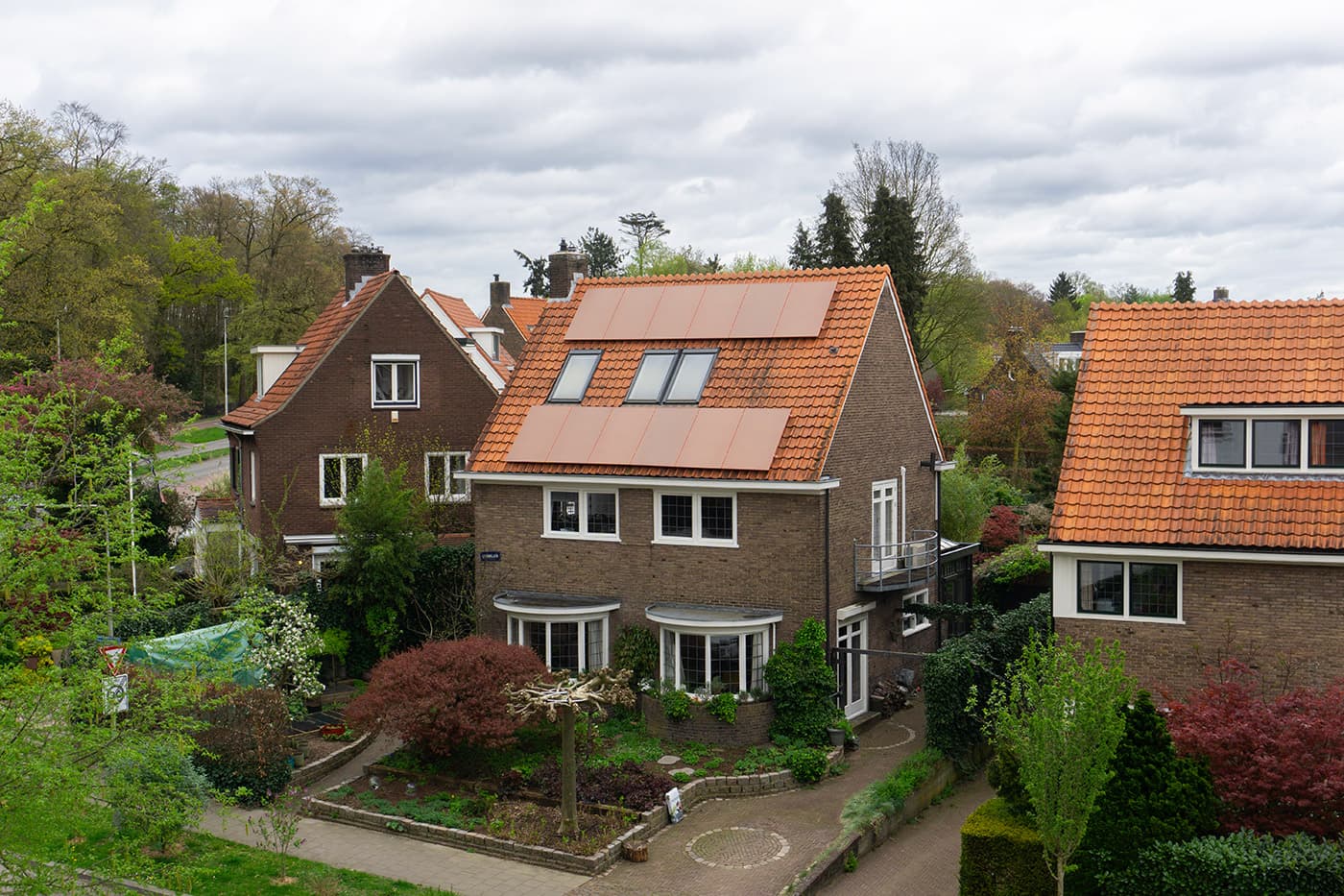 Oplevering eerste projecten met terracotta zonnepanelen op het dak | Solarix