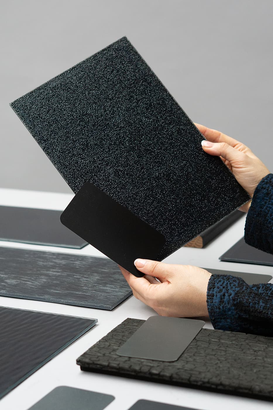 Zwarte zonnepanelen voor een strakke gevel | Black solar panels for sleek facades | Schwarze Solarpaneele für eine klare, elegante Fassade | Solarix