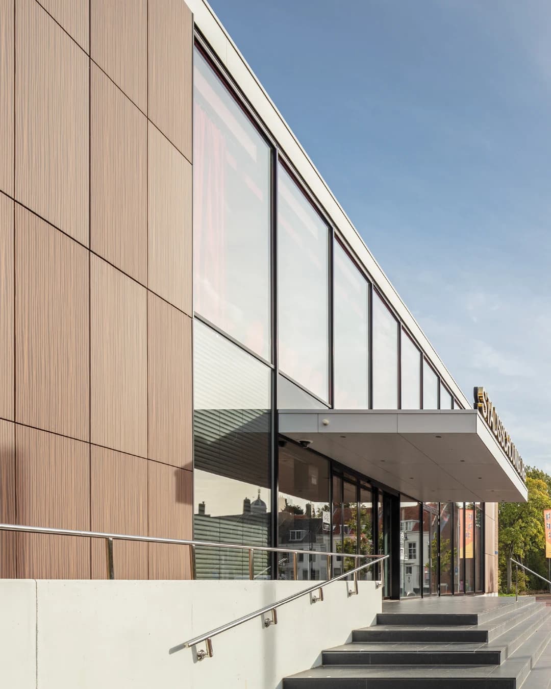 The strategic role of solar facades in addressing the energy crisis