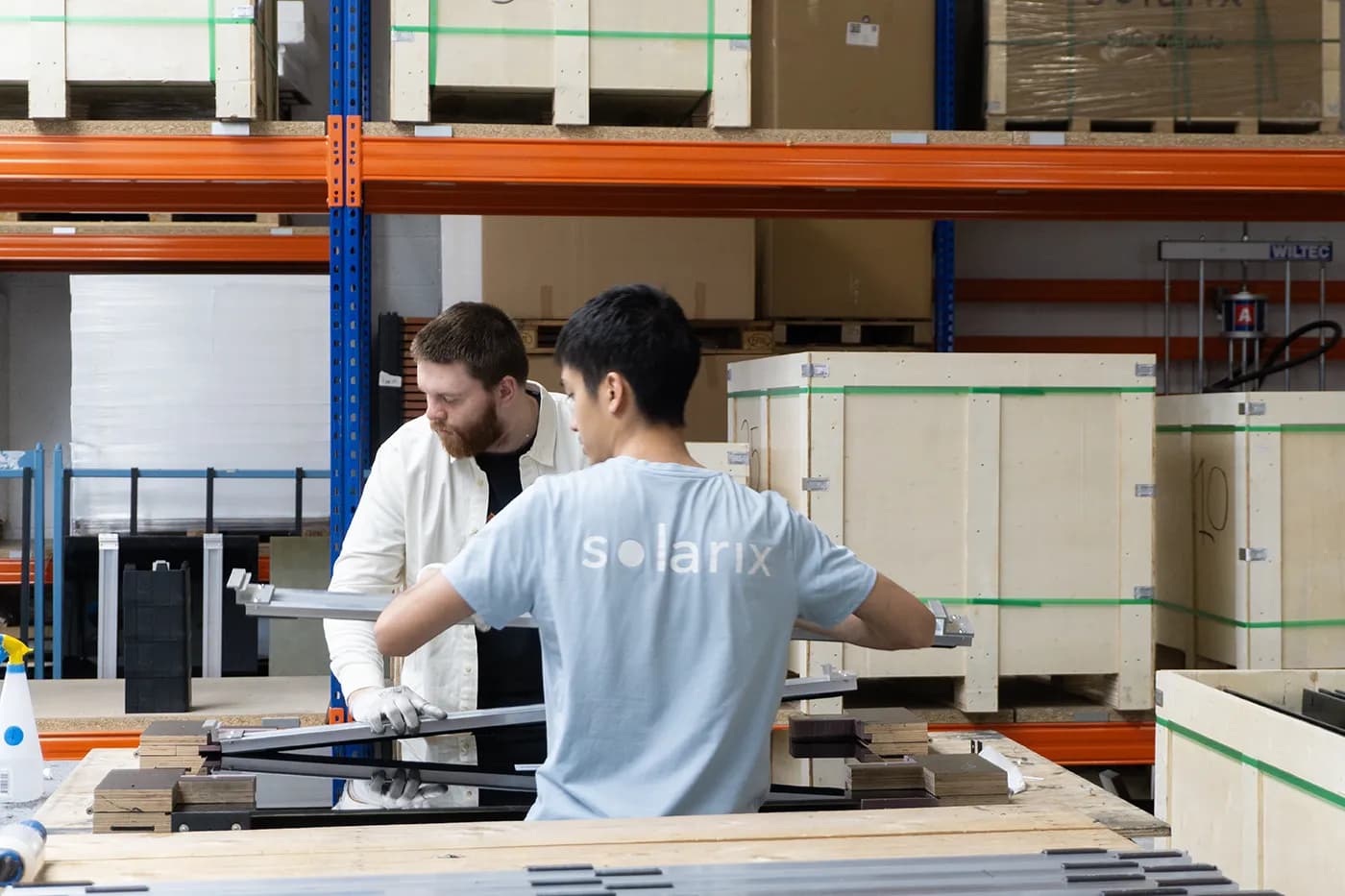 Productie gekleurde gevel zonnepanelen project Hotel Laudinella | Solarix