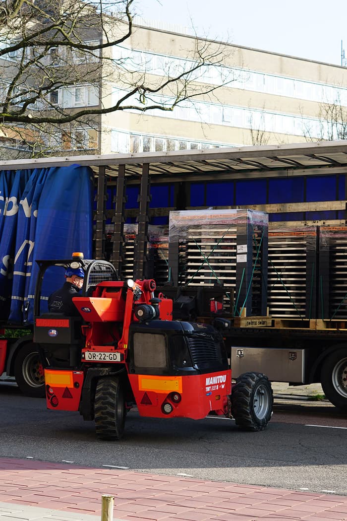 Proces bouw zonnepanelen gevel Baobab gebouw Utrecht | Solarix