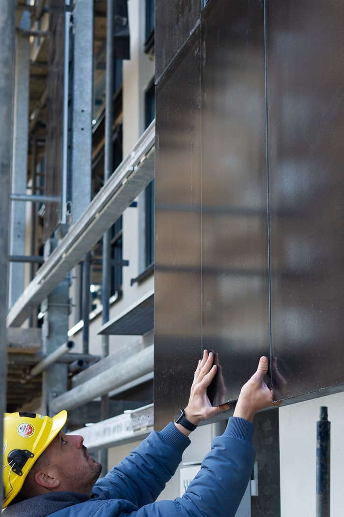 Proces bouw zonnepanelen gevel Baobab gebouw Utrecht | Solarix