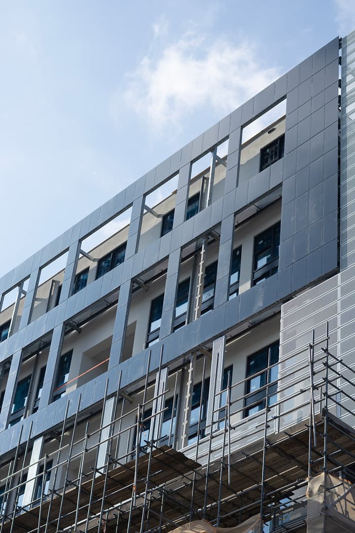 Proces bouw zonnepanelen gevel Baobab gebouw Utrecht | Solarix