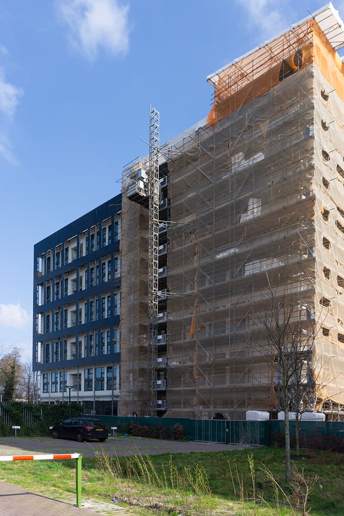 Proces bouw zonnepanelen gevel Baobab gebouw Utrecht | Solarix
