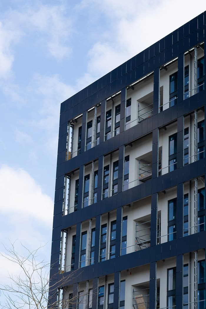 Proces bouw zonnepanelen gevel Baobab gebouw Utrecht | Solarix