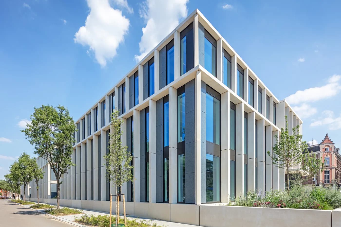 Solar facade DSM firmenich | Solarix