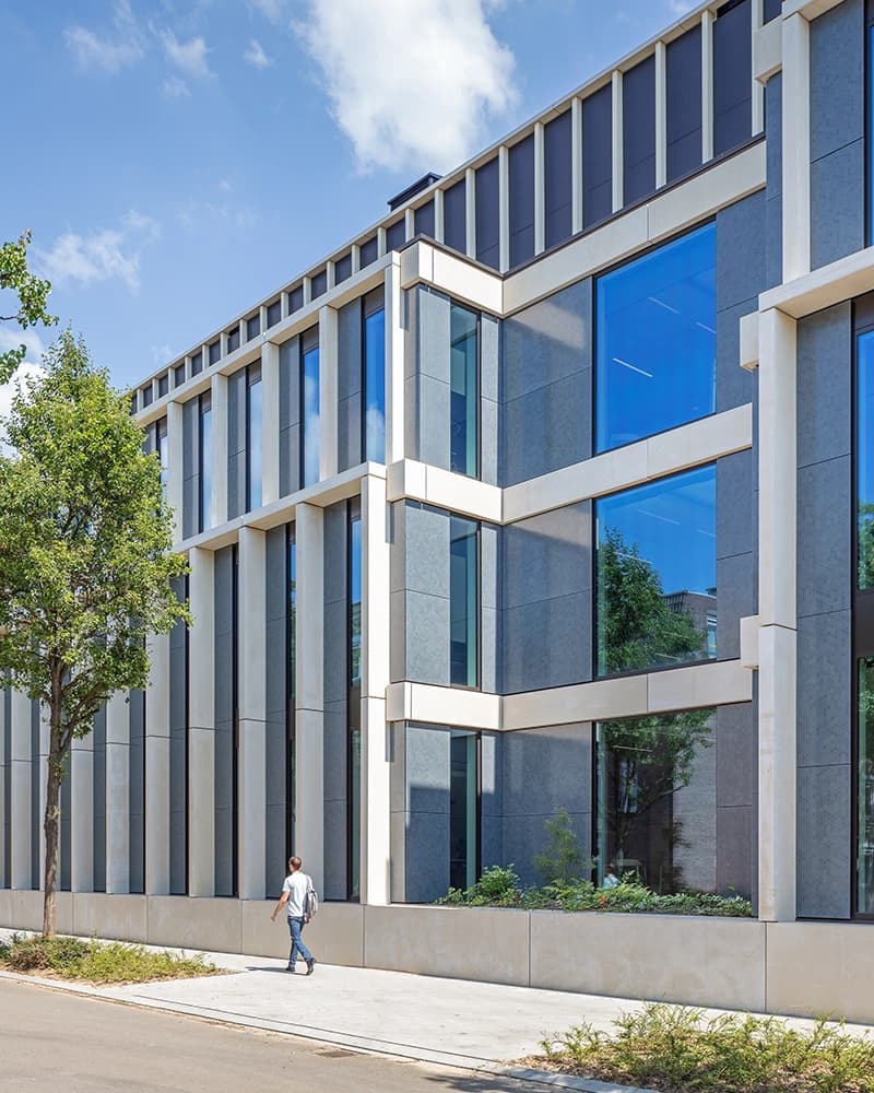 De mooiste gekleurde zonnegevels | The most beautiful colored solar facades | Die schönsten farbigen Solarfassaden | Solarix