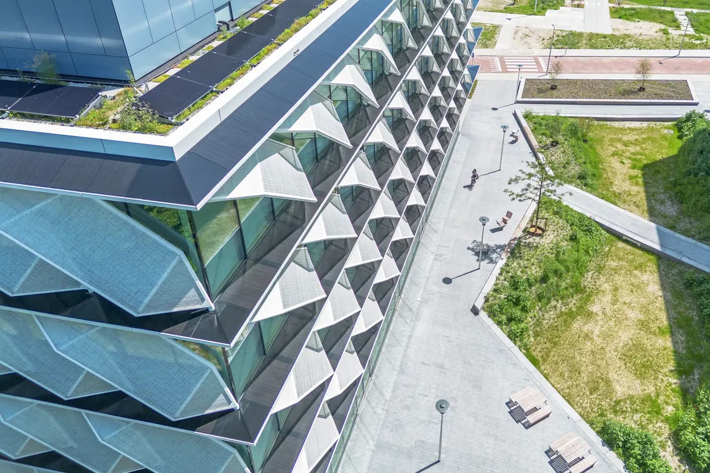 Solarix | One helix solar facade panels