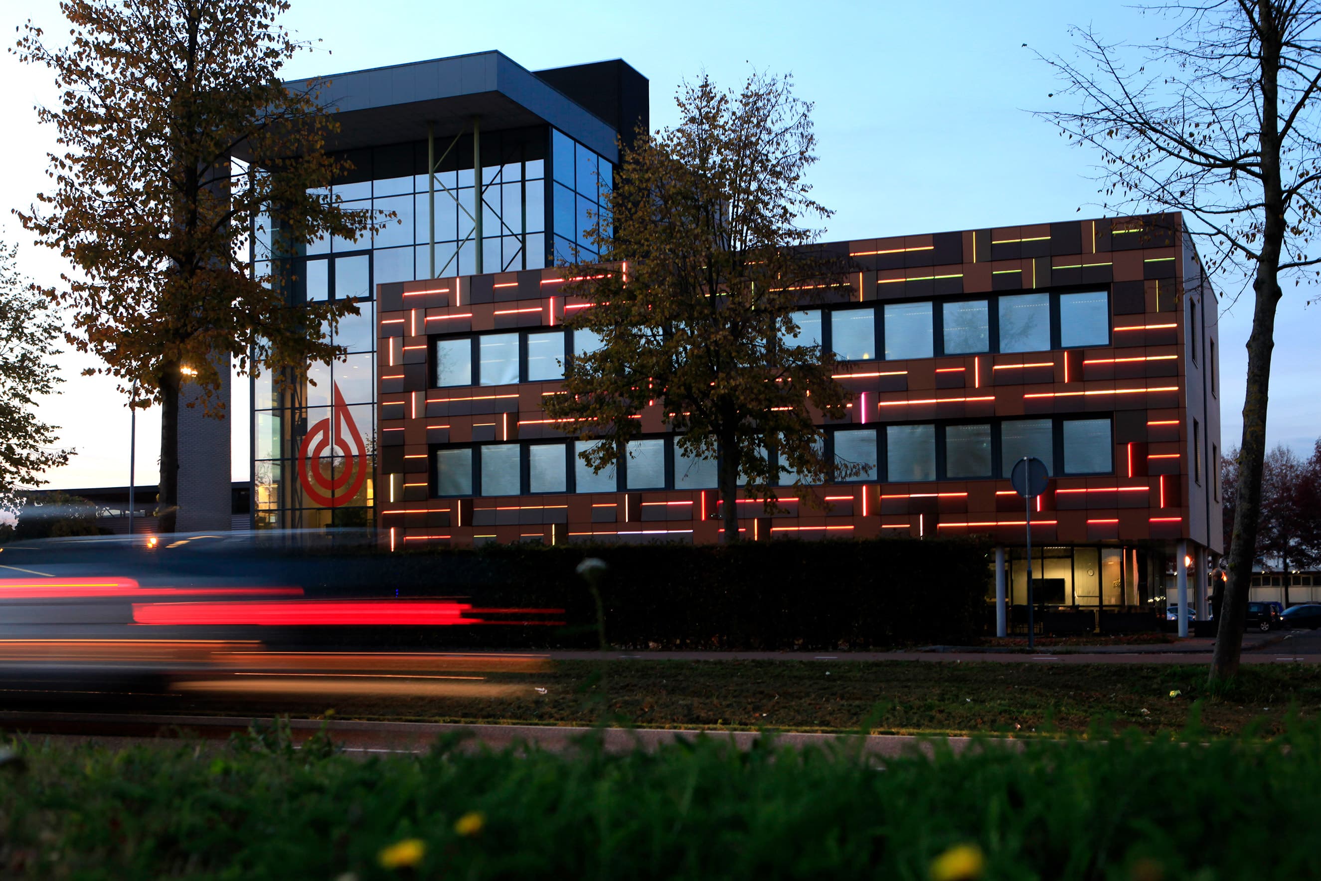 de geïntegreerde led-verlichting kleurt mee met de seizoenen | Solarix