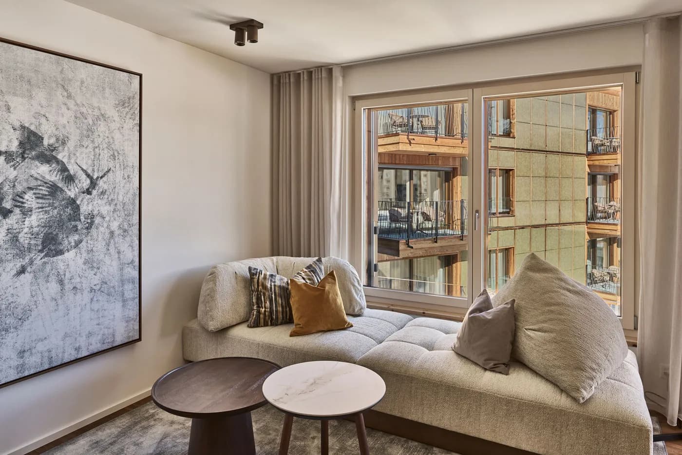 Efficiënte gekleurde zonnegevel voor Hotel Laudinella, St. Moritz | Efficient coloured solar facade for Hotel Laudinella, St. Moritz | Effiziente farbige Solarfassade für das Hotel Laudinella, St. Moritz | Solarix