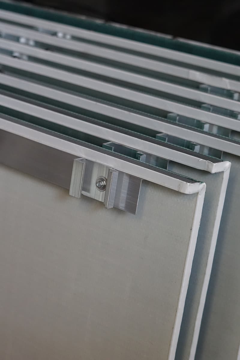 Proces foto's assemblage montagesysteem op zonnepanelen Van Happen | Solarix