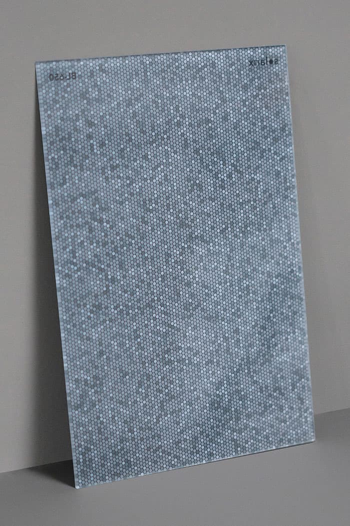 Melange van grijs, mist blauw en wit gekleurd zonnepaneel BL-650 | Glossy | Solarix